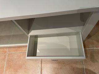 Mueble TV blanco con cristal y cajón