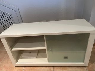 Mueble TV blanco con cristal y cajón