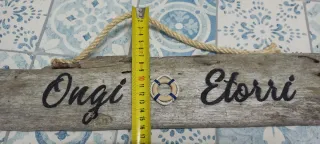 Letrero Ongi Etorri Madera Flotante