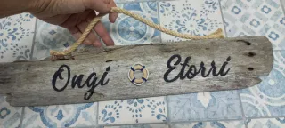 Letrero Ongi Etorri Madera Flotante
