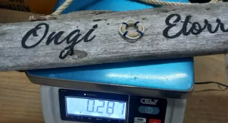 Letrero Ongi Etorri Madera Flotante