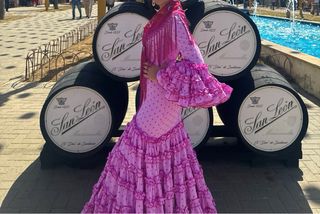 Traje de flamenca rosa lunares fucsia San León