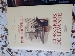 Libros de Arturo Pérez Reverte tapa dura.