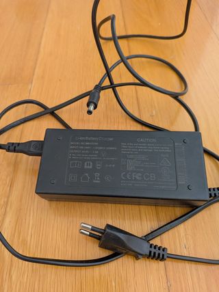 Carregador Li-ion 42V 2A