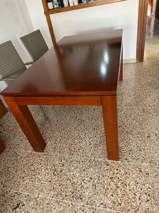 Mesa de comedor de madera maciza