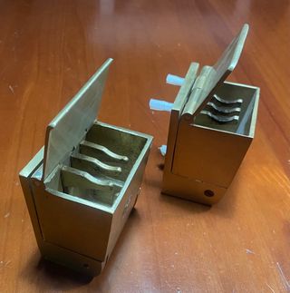 2 Ceniceros antiguos de tren