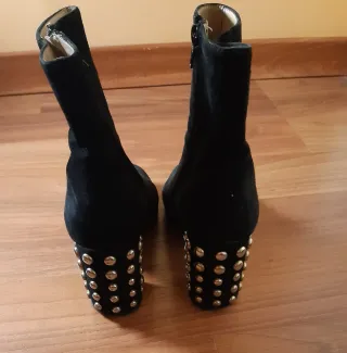 Botines negros tacón tachuelas T.38