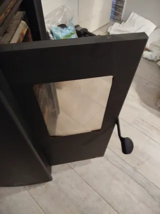 Estufa de pellets negra