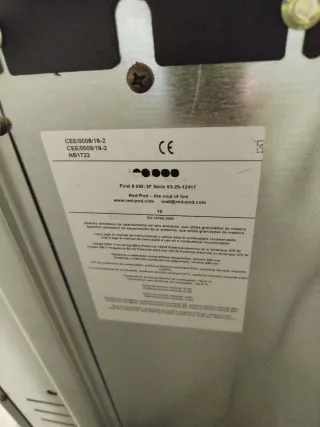 Estufa de pellets negra