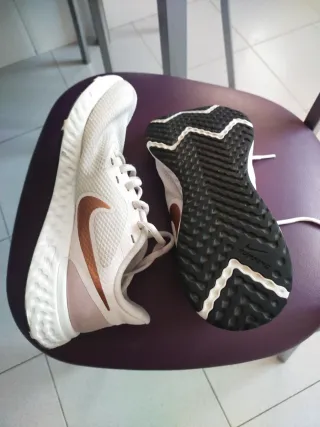 Deportivos Nike Rosa y Blanco. Núm. 39
