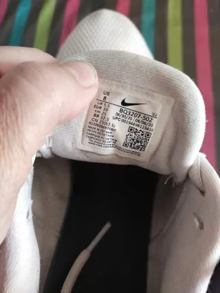 Deportivos Nike Rosa y Blanco. Núm. 39