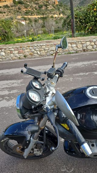 Motocicleta Daelim Roadwin 125 FI, color negra