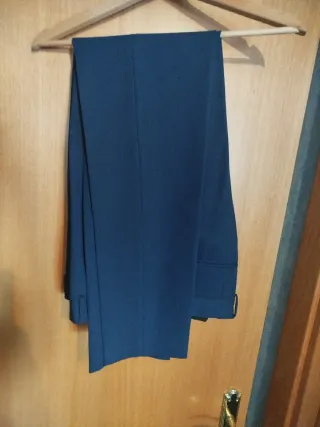Traje hombre. Color azul tinta.