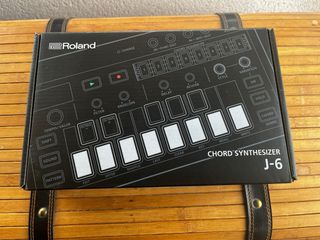 Roland J-6 - Sintetizador y Secuenciador