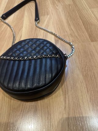 Bolso redondo Zara negro