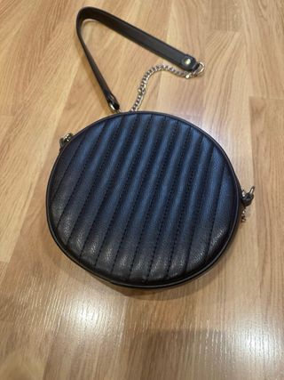 Bolso redondo Zara negro
