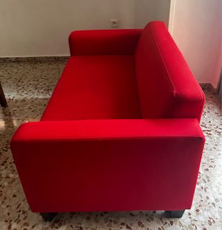 Sofá rojo de tela casi nuevo