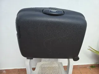 Maleta Samsonite Negra Largo: 65 Alto: 55 Ancho:25