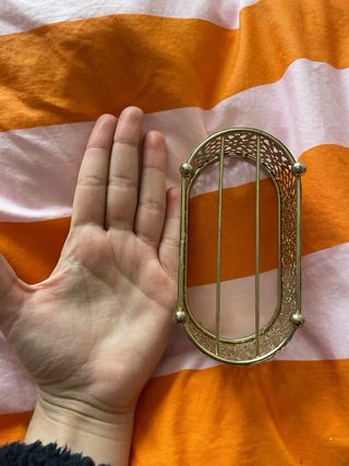 Mini cesta dorada decorativa