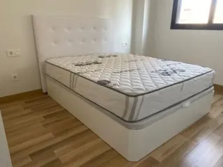 Canapé cama blanco con cabecero