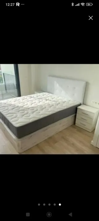 Canapé cama blanco con cabecero