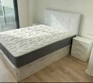 Canapé cama blanco con cabecero