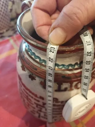 Jarrón de cerámica antiguo decorado