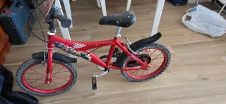 Bicicleta infantil roja Lightning McQueen 2 unidad