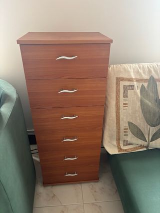 Cómoda de madera con 5 cajones