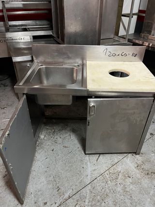 Mesa de acero inoxidable con fregadero