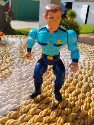 Muñeco vintage policía