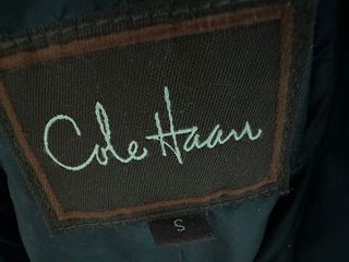 Abrigo de plumas Cole Haan negro