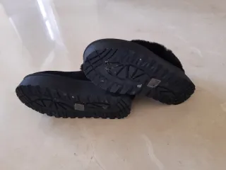 Botines negros pelo talla 38 (pequeña)