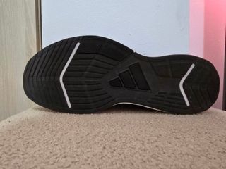 Zapatillas Adidas Negras y Blancas