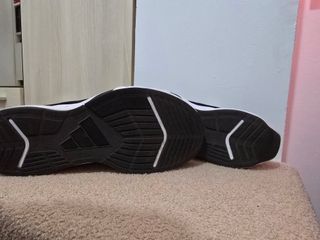 Zapatillas Adidas Negras y Blancas