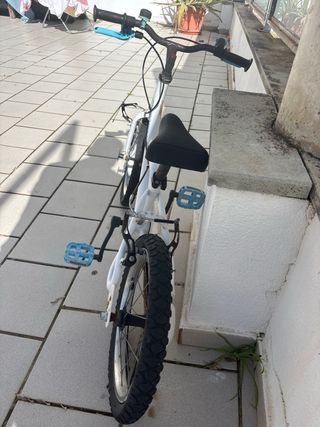 Bicicleta B-TWIN Decathlon Blanca