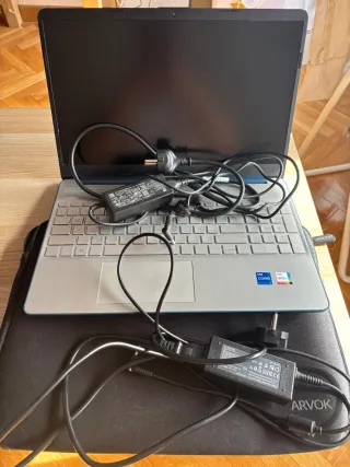 Ordenador HP Plata y Azul Marino