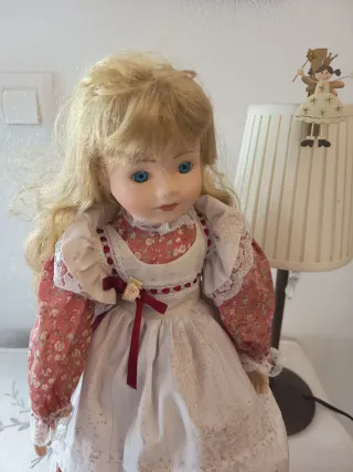 Muñeca de porcelana vintage