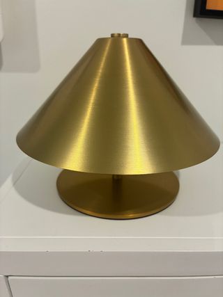 Lámpara de mesa Zara Home dorada