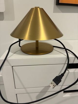 Lámpara de mesa Zara Home dorada