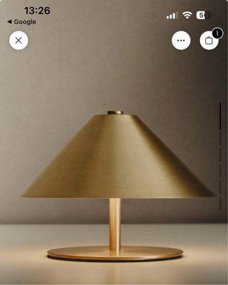 Lámpara de mesa Zara Home dorada