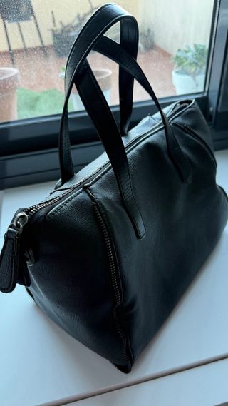 Bolso de mano elegante de cuero negro