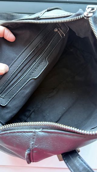 Bolso de mano elegante de cuero negro