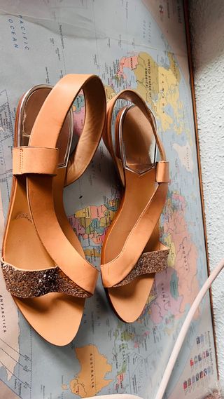 Sandalias Zara Beige y Dorado