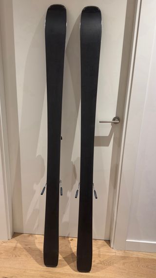 Botas y esquís de montaña para esquí alpino