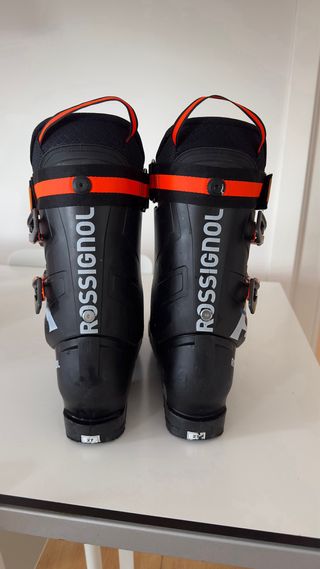 Botas y esquís de montaña para esquí alpino