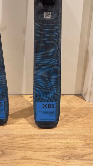 Botas y esquís de montaña para esquí alpino