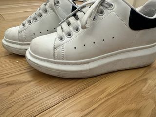 Alexander McQueen scarpe bianche e nere