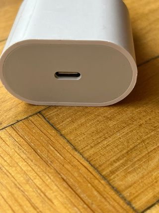 Cargador móvil blanco