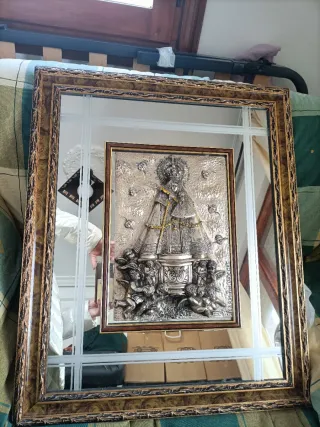 Cuadro de la Virgen de Guadalupe de plata.